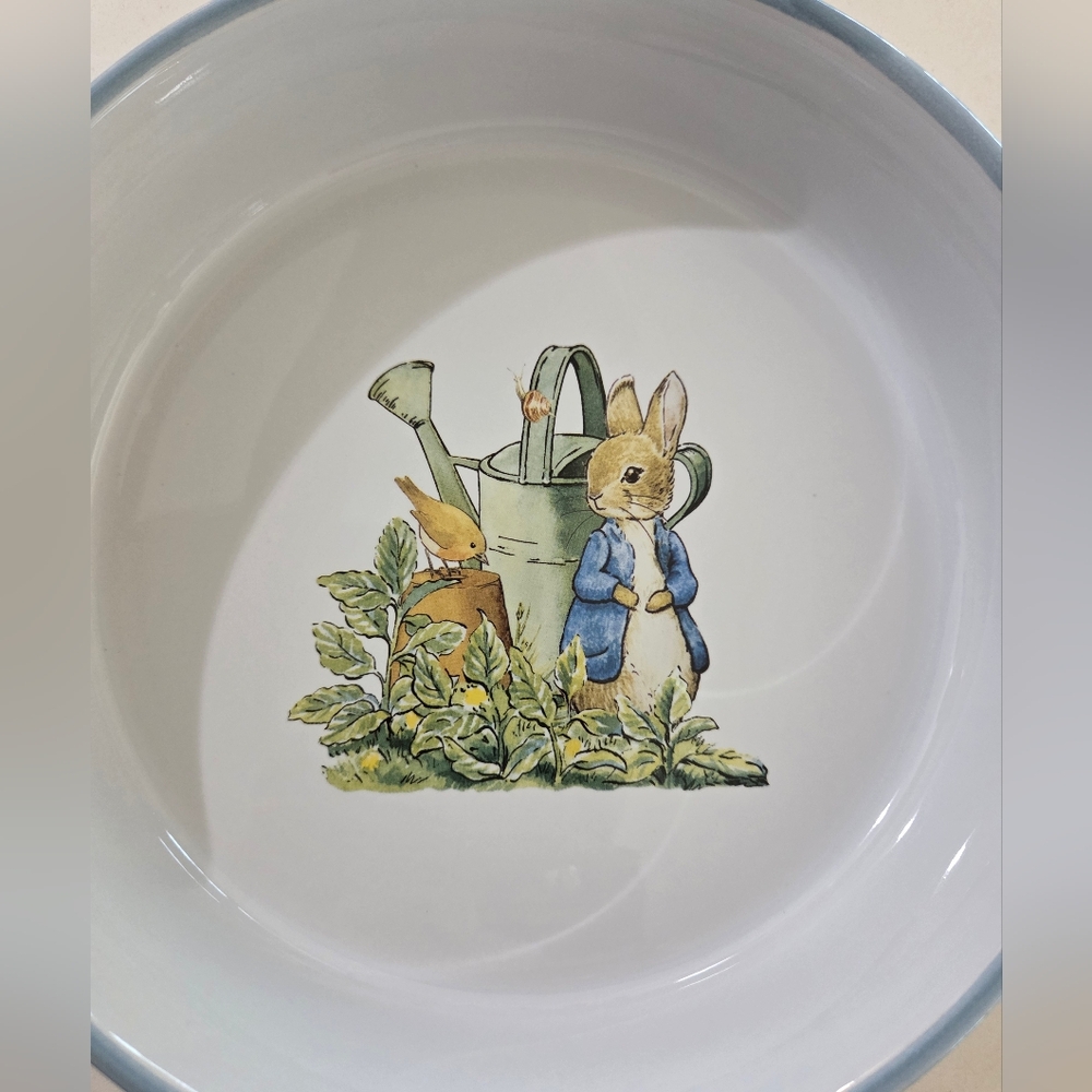 Peter Rabbit Spring Garden Round Casserole Dish - Picture 10 of 13